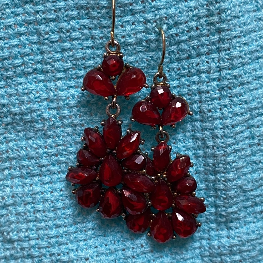 Elegant Red Crystal Drop Earrings - Picture 7 of 8